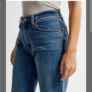 A&F 90’s Relaxed High Rise Curve Love Jean | 26L